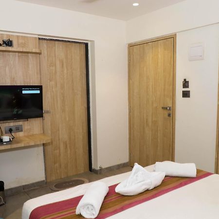 Hotel Aura Inn Airoli ,Digha Navi Mumbai Exterior photo